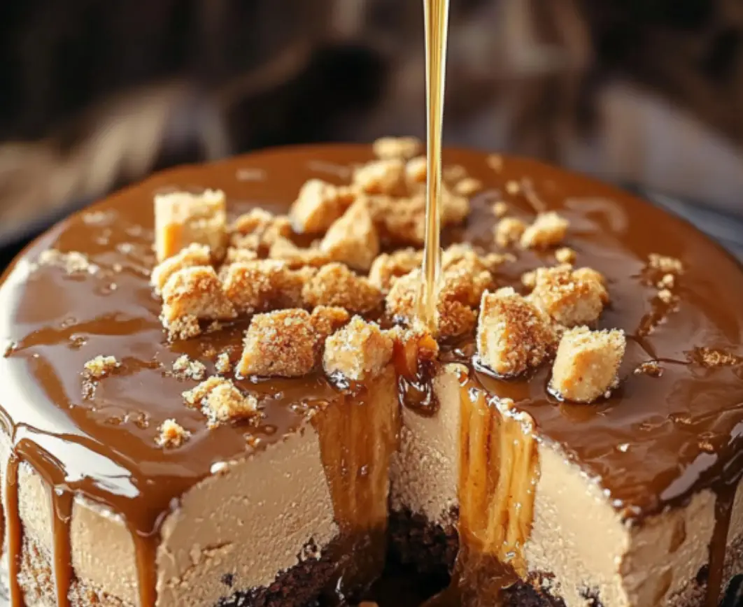 Salted Caramel Cookie Crumble Cheesecake