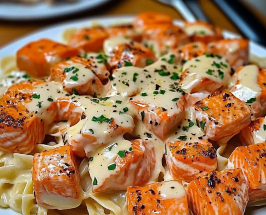 Creamy Garlic Salmon Pasta