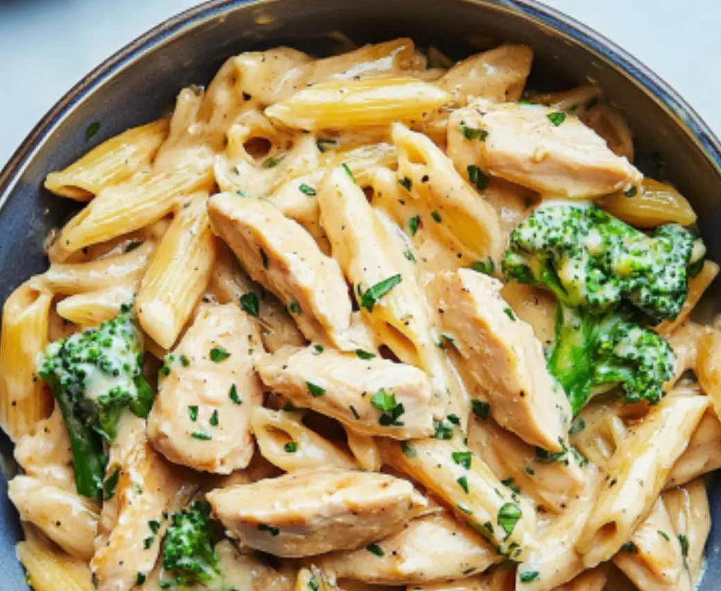 Skillet Chicken Alfredo Pasta