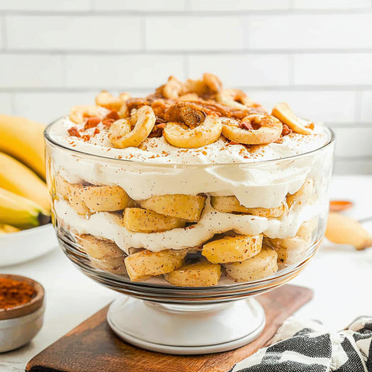 Southern Banana Pudding Trifle: Layers of Bananas, Vanilla Wafers, and Creamy Pudding in a Classic Southern Trifle Dessert