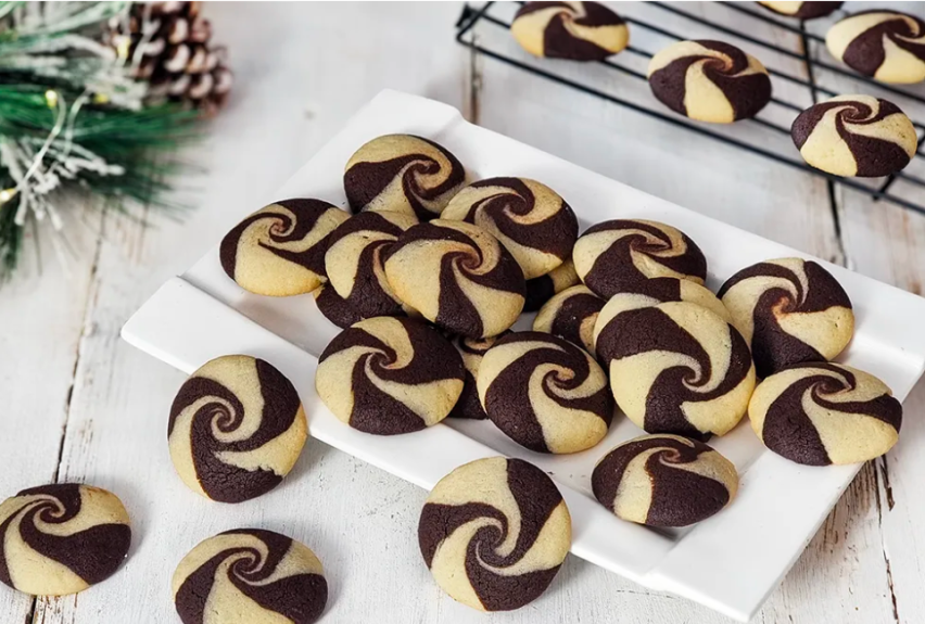 Chocolate and Vanilla Swirl Cookies