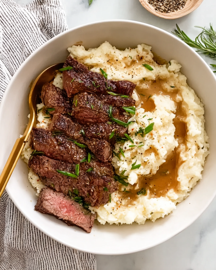 Steak with Mashed Potatoes and Gravy