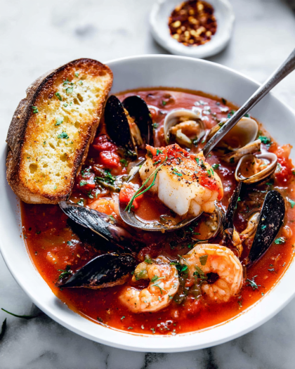 Hearty Seafood Stew (Cioppino Style)